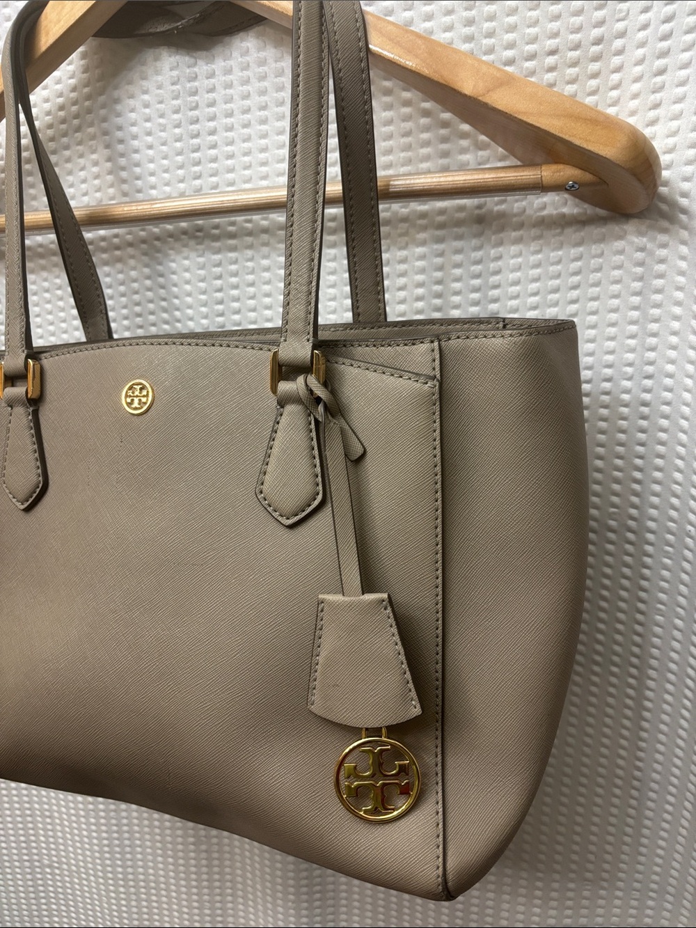 Tory Burch Taupe Saffiano Tote with Gold Logo Charm - Picture 2 of 16